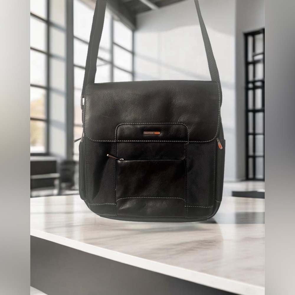 🍎MANCINI Colombian Messenger Bag 🌿